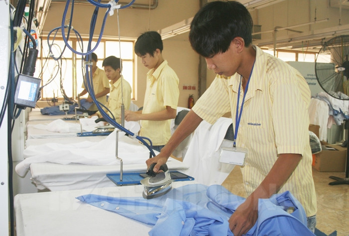Garment labor tenseness